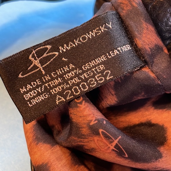 B Makowsky Crescent Shaped Black Pebbled Leather Shoulder Handbag - Picture 11 of 14